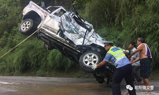 河北越野车落水事故致司机溺亡，悲剧警醒我们安全驾驶的重要性