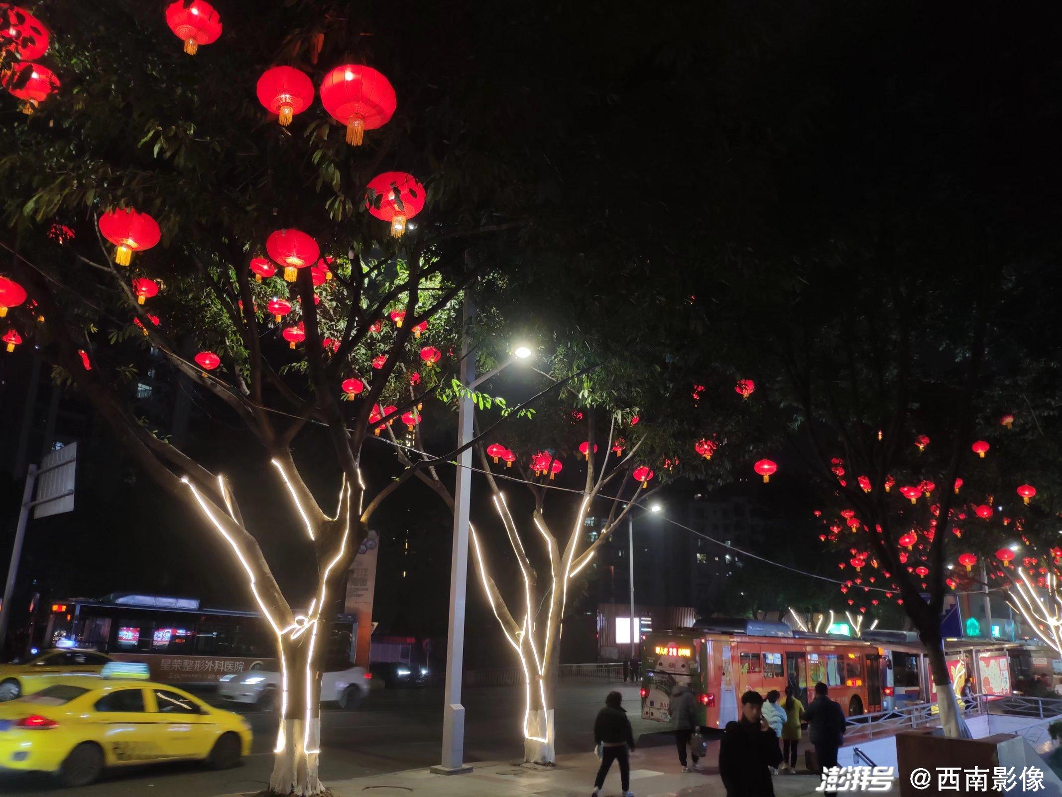 长安街灯笼璀璨，喜庆氛围已就位