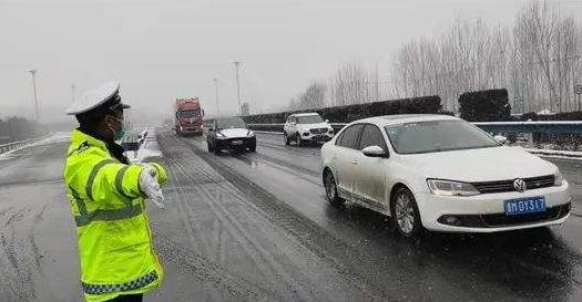 河南多条高速因雨雪天气影响，禁止车辆上站