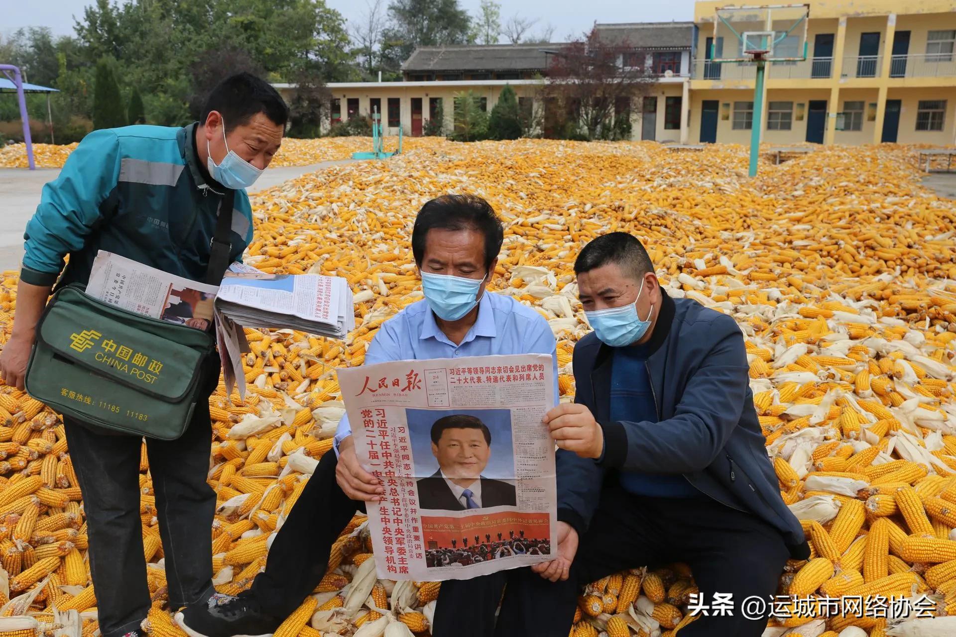 深圳一餐馆老板因门上喜报走红网络，励志故事背后的成功秘诀