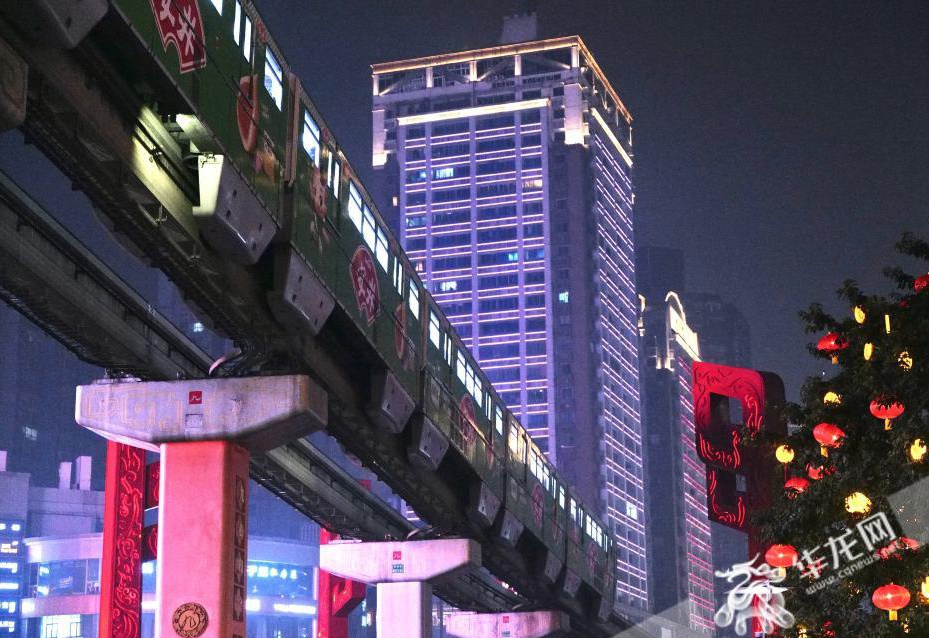 重庆夜景中的巨幅春联，一网打尽独特魅力