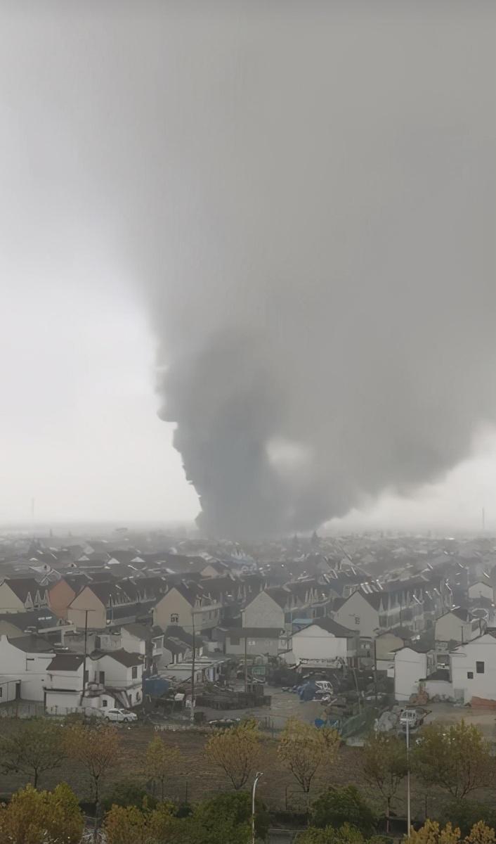 韩国釜山金海机场发生飞机失火事件