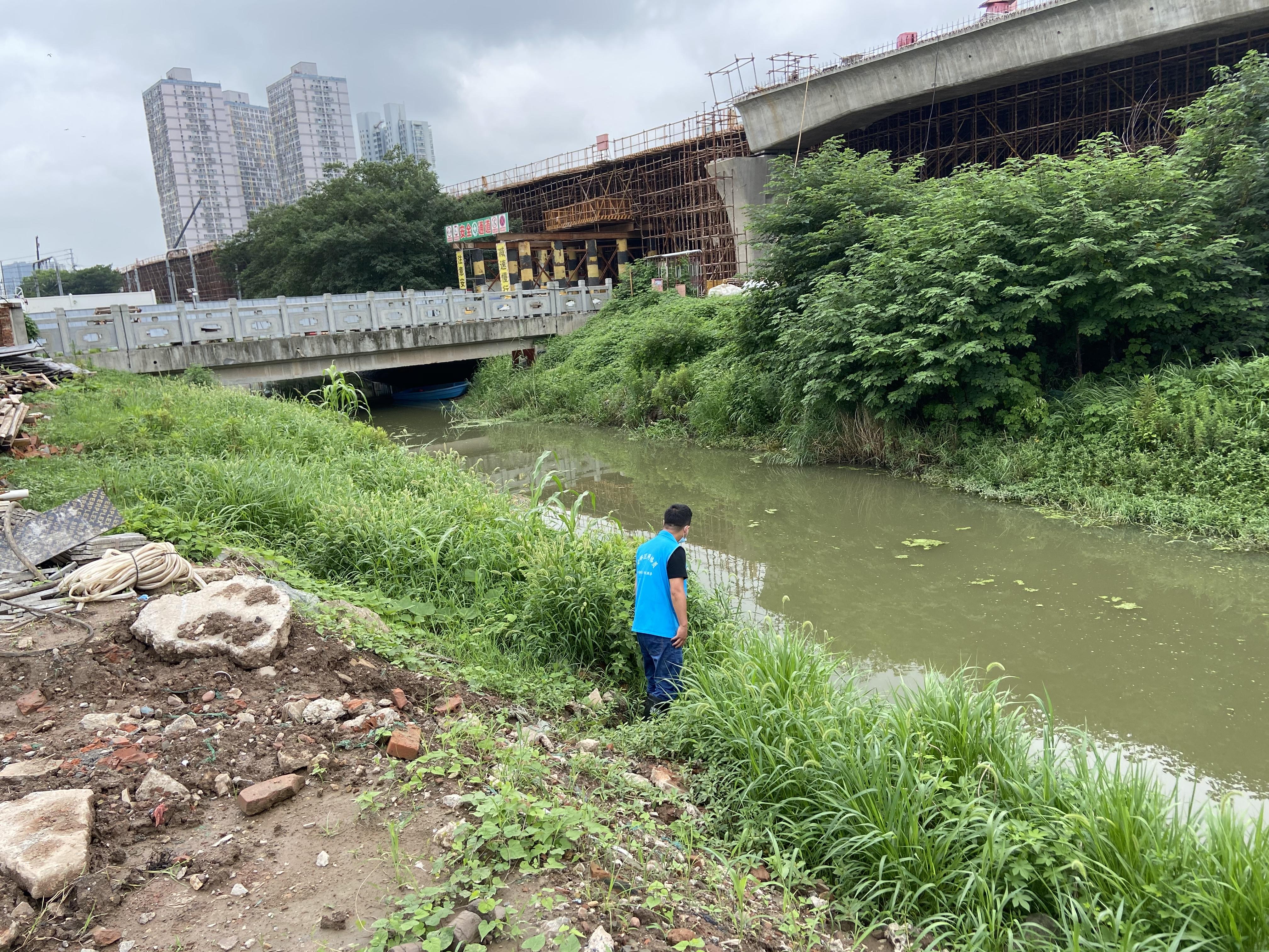 紧急预警！揭秘南京地铁10号线停运真相！神秘地下水渗出，乘客滞留现场混乱，究竟发生了什么？