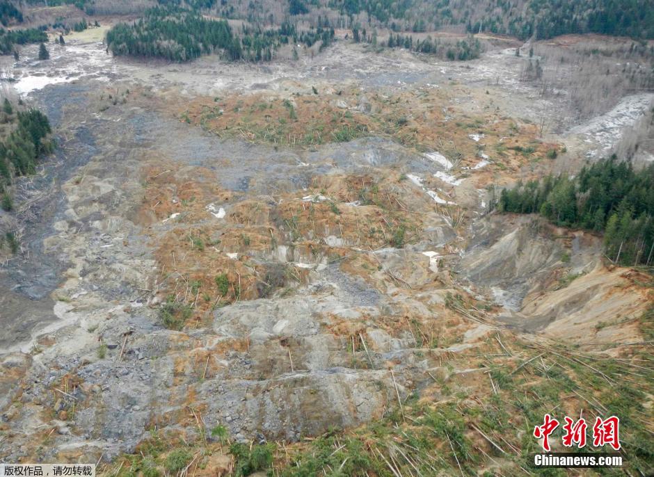 航拍揭秘四川筠连山体滑坡现场，震撼画面背后的真相深度剖析！