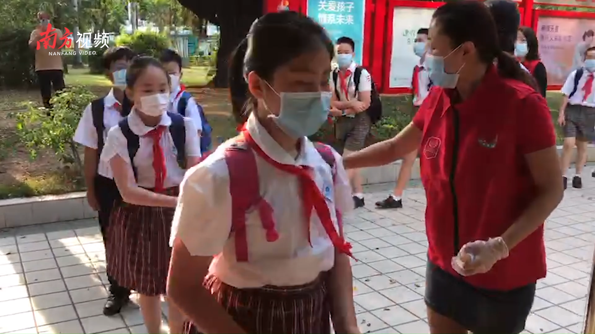 哪吒魅力席卷校园！小学生们潮流返校，背后深意令人动容