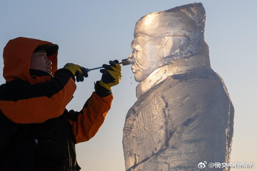 惊！哈尔滨‘冰马俑’遭‘盘秃’事件，背后的真相令人哭笑不得！