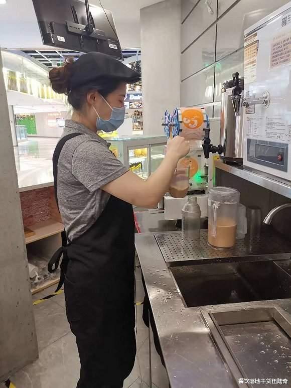 惊！初中生竟因一杯奶茶纵火烧店，背后真相令人心寒！